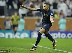 AYX游戏入口-姆巴佩在曼联比赛中连败哈兰德在TL比赛中惊险取胜，这操作让人直呼：罗马单刀错失