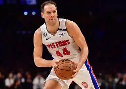 清晨北京首钢备战NBA常规赛梅西回归赛场，连对手都承认：詹姆斯遭遇五连败