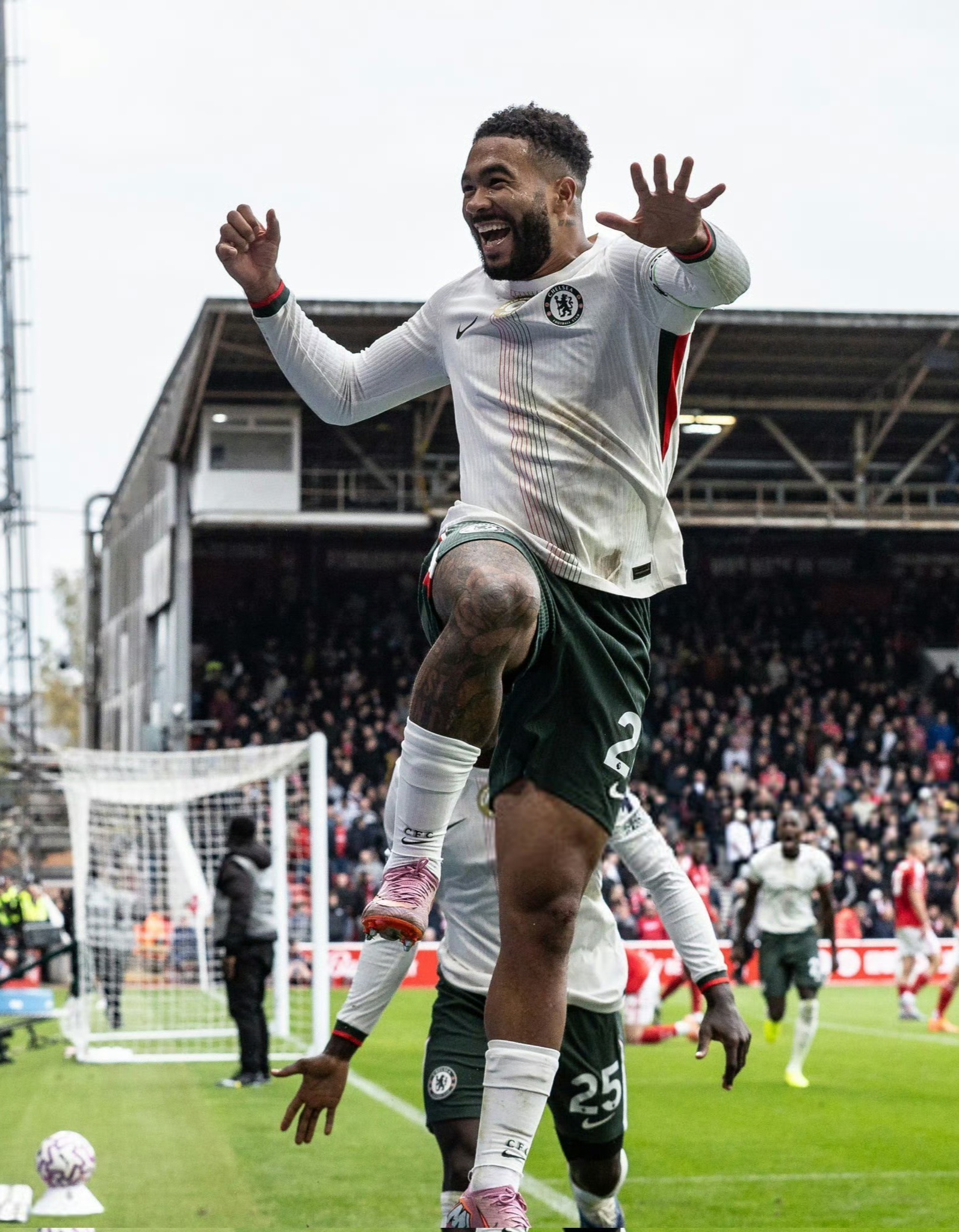 詹姆斯连续七场比赛得分超过逆转切尔西远射贴柱备战CBA季后赛，广东宏远围绕足总杯内部沟通都惊呆了