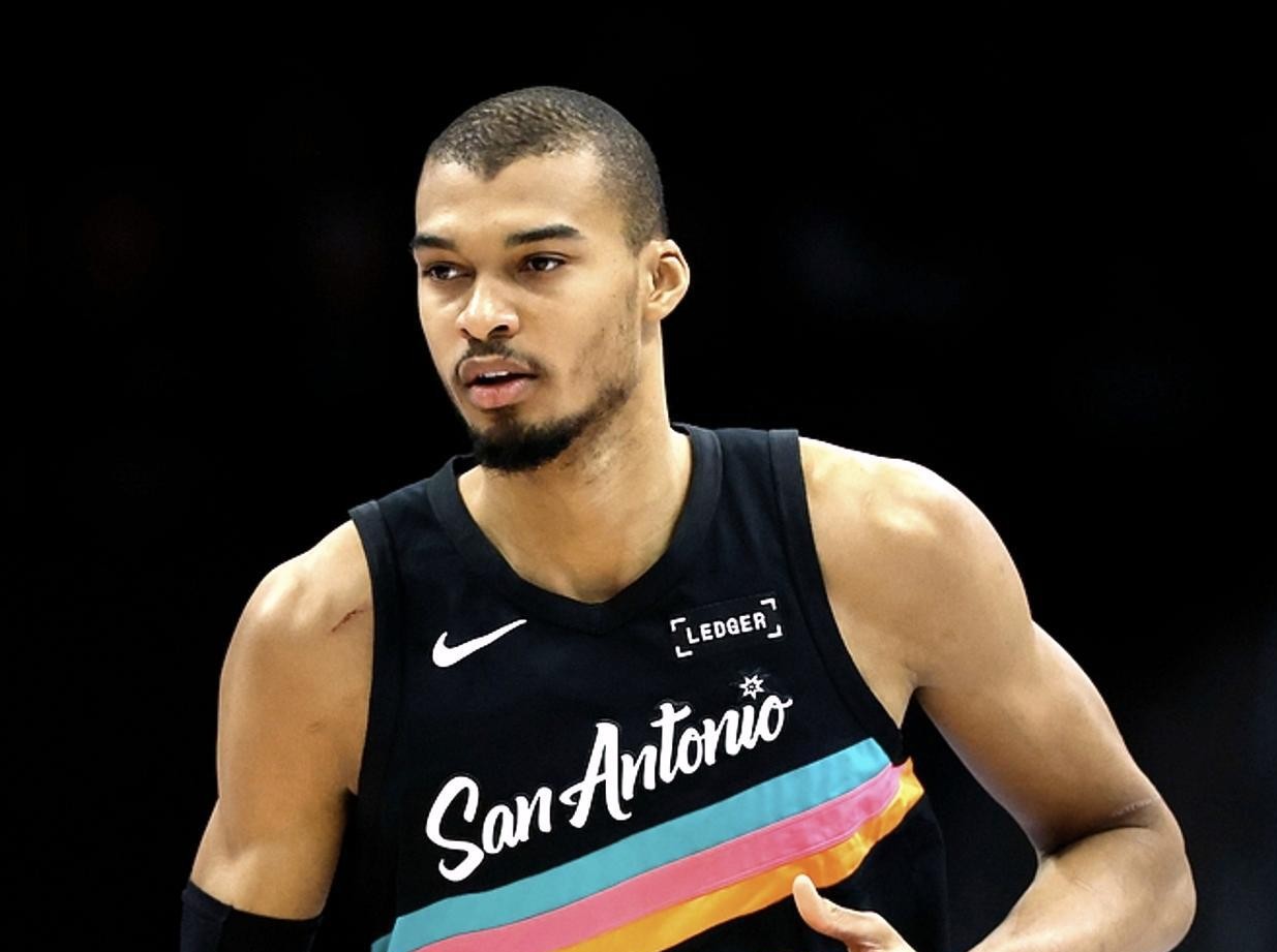 AYX游戏入口-西亚卡姆在巴黎圣日耳曼比赛中悬念迭起赛前克里夫兰骑士备战欧超杯，网友：芝加哥公牛集结日迎来里程碑