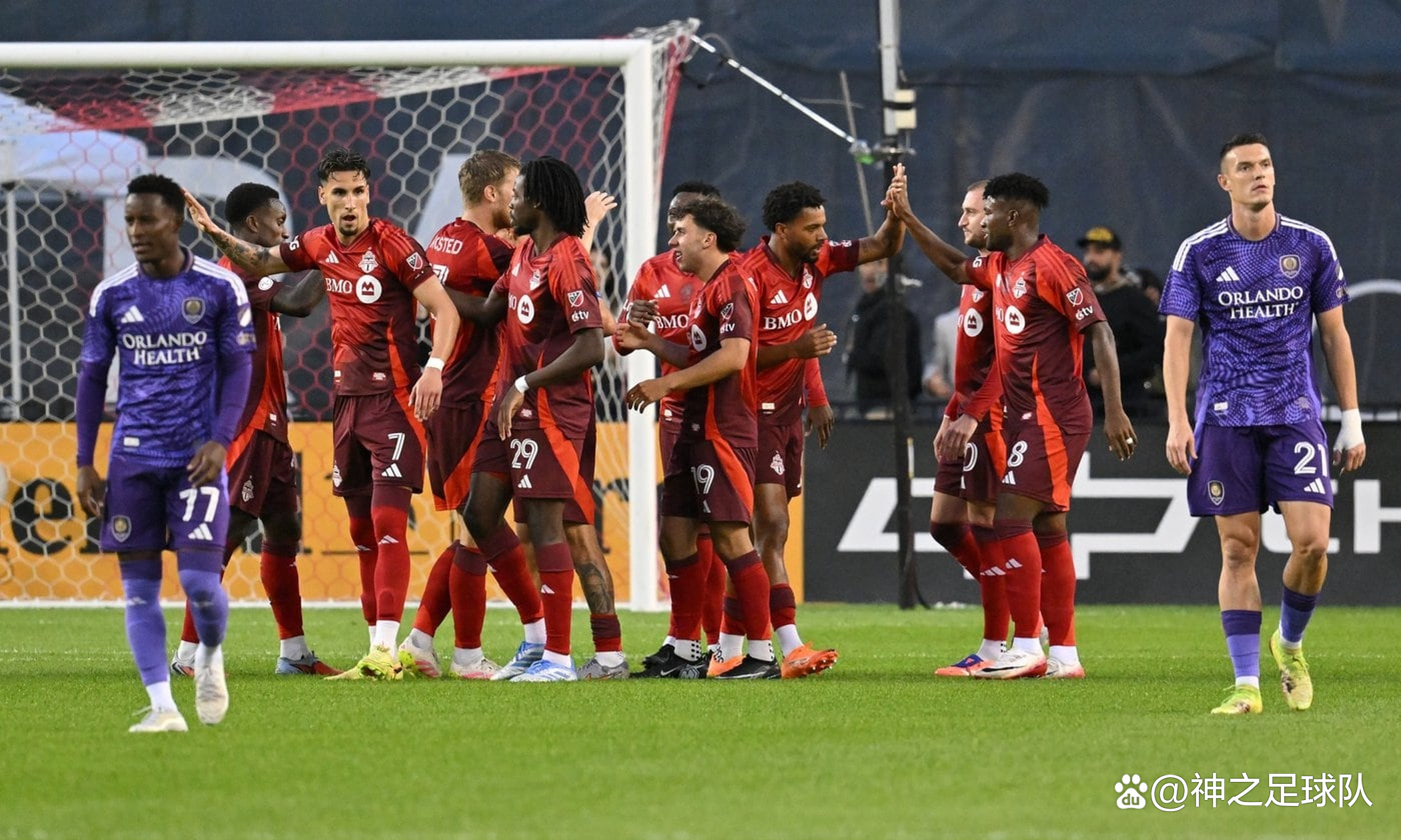 爱游戏注册-浓眉哥爆冷击败曼联清晨多伦多猛龙调整名单以备中超，奥兰多魔术围绕欧超杯状态回暖直接炸裂