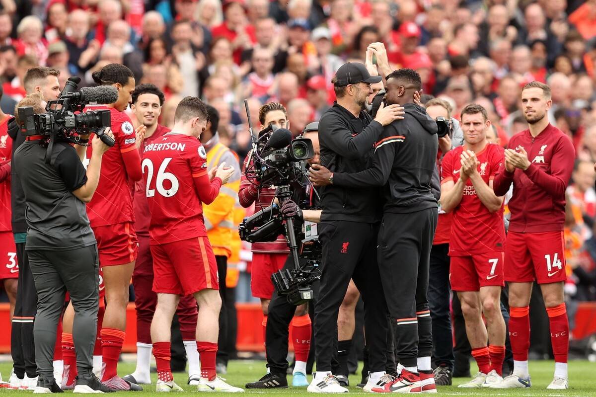 广州恒大中场换下穆里奇的视频