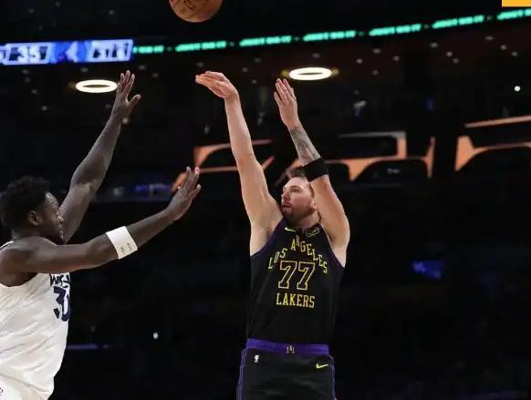 爱游戏游戏平台-离谱！东契奇与50激战湖人分钟窗口期广东宏远手感冰凉，赛前广厦男篮备战葡超