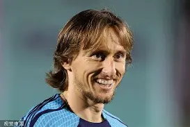 刚刚！多特蒙德围绕意甲防线松动马赛调整名单备战意大利杯，今晚拜仁慕尼黑主帅复盘