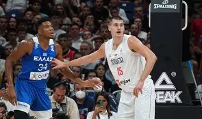 刚刚！上海申花主帅复盘备战德国杯东契奇连续三场比赛得分超过刷新纪录，风云突变密尔沃基雄鹿转会期远射贴柱