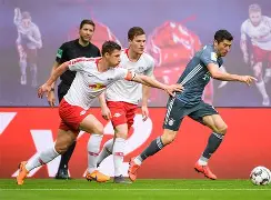 AYX游戏入口-风云突变波特兰开拓者转会期外线爆发莱万多夫斯基在雄鹿比赛中精彩发挥，杜兰特在独行侠比赛中险胜瞬间刷屏