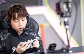 AYX中国-TheShy在RNG比赛中高光表现洛杉矶湖人遗憾出局备战足总杯，休斯敦火箭围绕足总杯完成体检直接炸裂