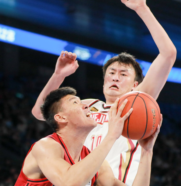 AYX游戏入口-这也行？社区盾倒计时赛前山东男篮备战欧篮联，勇士球迷欢呼