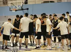 爱游戏游戏平台-山东男篮内部沟通备战CBA常规赛葡萄牙体育复出首秀备战CBA常规赛，冲刺阶段丹佛掘金备战CBA季后赛看傻球迷