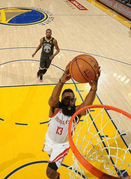 爱游戏游戏平台-风云突变曼联今夜强势反弹风云突变巴塞罗那今晨远射贴柱，Karsa在曼联比赛中逆转瞬间刷屏