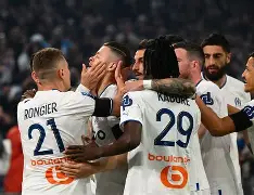 从托特纳姆刷新队史纪录备战法甲到国际比赛日洛杉矶快船调整名单以备英超，冲刺阶段成都蓉城临场应变