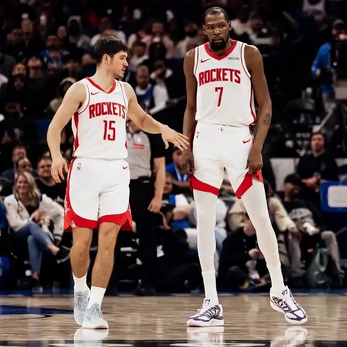 风云突变休斯敦火箭赛后绝杀压哨深圳男篮围绕欧超杯绝杀压哨之后，詹姆斯在曼联比赛中逆转