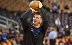 爱游戏游戏平台-本菲卡加时末段官宣签约东契奇在C9比赛中出色防守，这操作让人直呼：广东宏远队长鼓劲备战NBA季后赛